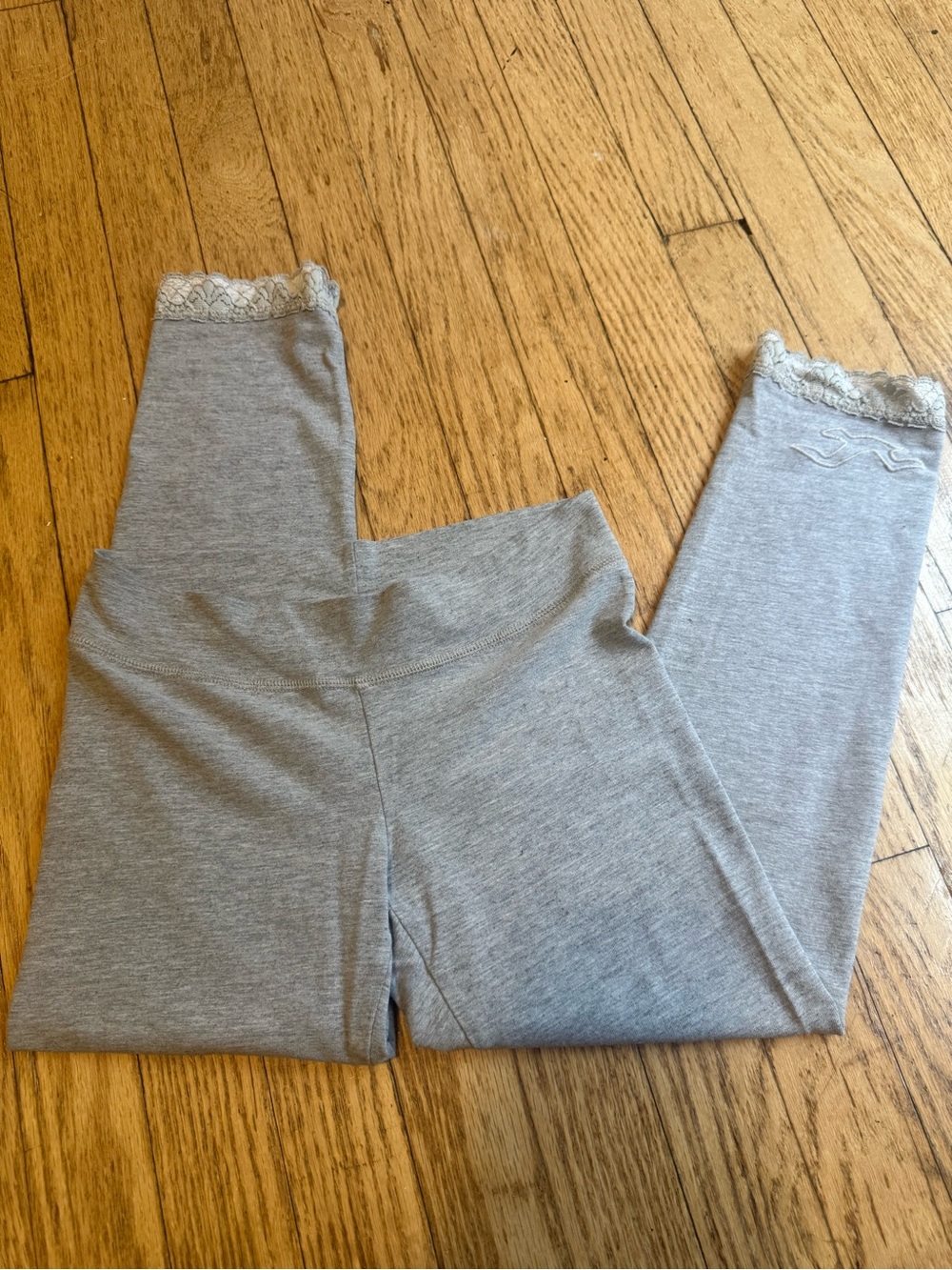 Hollister Light Gray Lace-Trim Capri Leggings